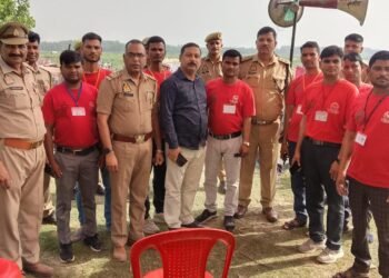 गंगा दशहरा पर ढकुरिया घाट पर उमड़ा जनसैलाब, सुरक्षा के बीच श्रद्धालुओं ने लगाई आस्था की डुबकी