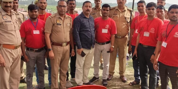 गंगा दशहरा पर ढकुरिया घाट पर उमड़ा जनसैलाब, सुरक्षा के बीच श्रद्धालुओं ने लगाई आस्था की डुबकी
