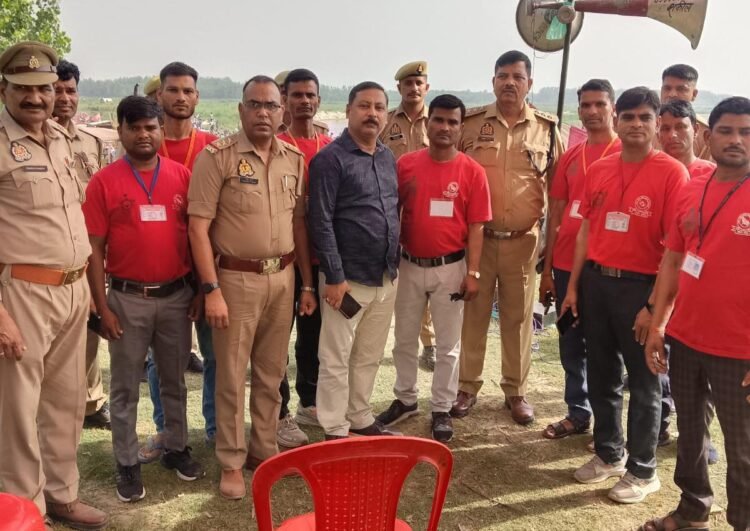 गंगा दशहरा पर ढकुरिया घाट पर उमड़ा जनसैलाब, सुरक्षा के बीच श्रद्धालुओं ने लगाई आस्था की डुबकी
