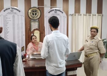 जनसुनवाई में डीएम ने सुनीं 77 शिकायतें, अधिकारियों को त्वरित निस्तारण के निर्देश