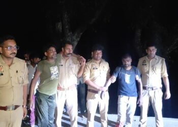 **लखीमपुर खीरी पुलिस की बड़ी कामयाबी: मुठभेड़ के बाद 6 शातिर चोर गिरफ्तार, दो के पैर में लगी गोली*