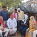 दो युवकों की एक साथ हुई मौत पर सांसद ने गांव पहुंच कर पारिवारिक जनों को सांत्वना दी