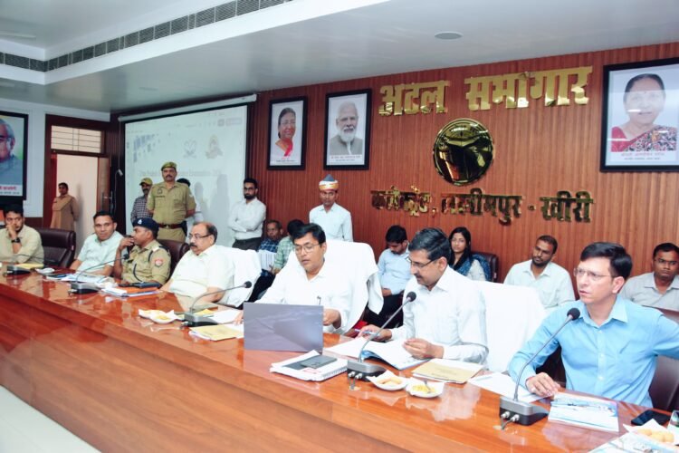 बीएड संयुक्त प्रवेश परीक्षा की तैयारी को लेकर डीएम ने ली बैठक, दिए निर्देश