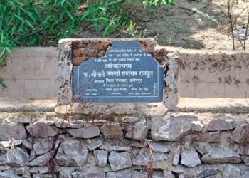 हमीरपुर जिला पंचायत निधि से बने नाला निर्माण में भ्रष्टाचार के आरोप, घटिया नाले ने खोली सिस्टम की पोल