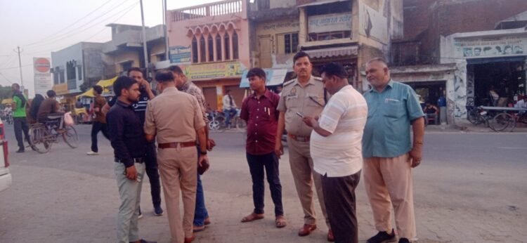 अतिक्रमण के खिलाफ प्रशासन सख्त, ठेलों को हटाया और तीन सवारी चालकों के काटे चालान