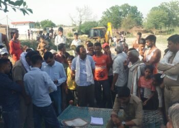 आपसी सहमति से प्रशासन की मौजूदगी में शुरू हुई नाले की खुदाई