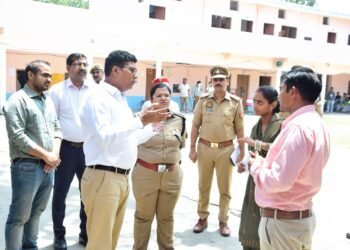 पहले दिन सख्त पहरे में हुई यूपी पुलिस भर्ती परीक्षा, परीक्षा केंद्रों पर कड़े इंतजाम