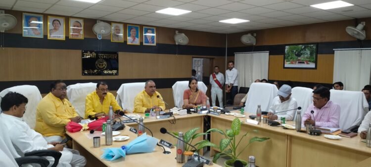 केन्द्र/राज्य सरकार की जन कल्याणकारी योजनाओं को जन–जन तक पहुंचाये*।