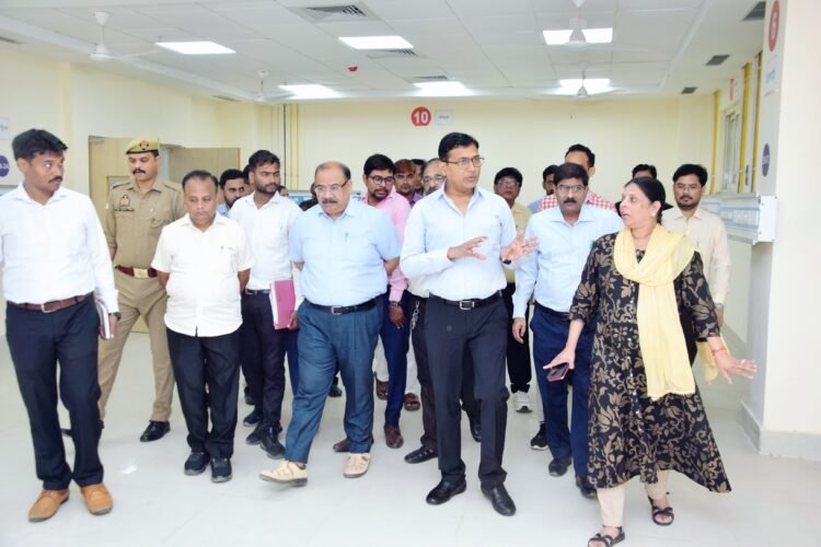 मेडिकल कॉलेज की हॉस्पिटल विंग जल्द होगी क्रियाशील, डीएम ने कमियों पर दिखाई सख्ती