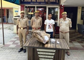 *विद्यालय में चोरी का खुलासा: फरधान पुलिस ने वांछित अभियुक्त को चोरी के सामान समेत किया गिरफ्तार