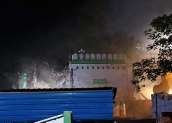 वाराणसी में देर रात बड़ा बुलडोजर एक्शन