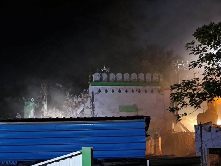 वाराणसी में देर रात बड़ा बुलडोजर एक्शन