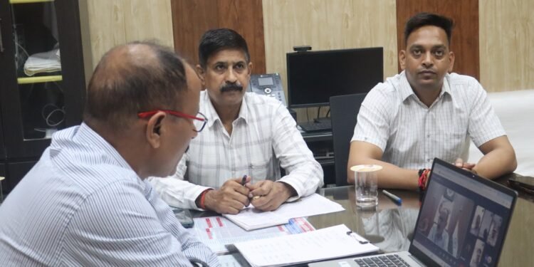 *NEET परीक्षा को लेकर GRP अलर्ट,SP लक्ष्मी निवास मिश्र ने ली ऑनलाइन बैठक, स्टेशनों पर तैनात रहेगी भारी पुलिस फोर्स*