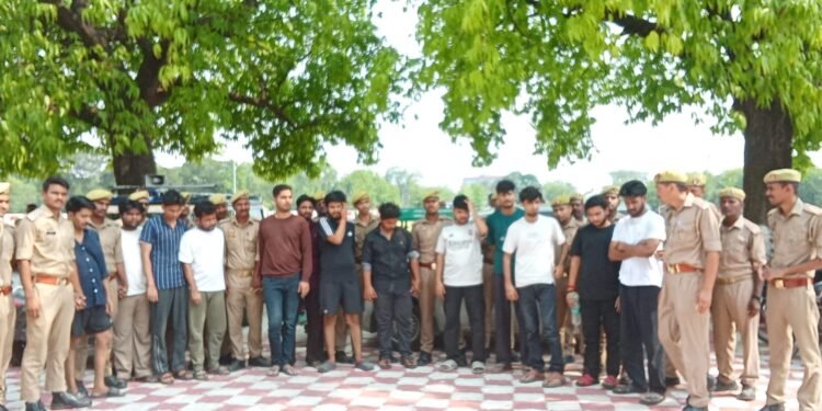 *आईपीएल सट्टेबाजी गिरोह का भंडाफोड़, 13 आरोपी गिरफ्तार*