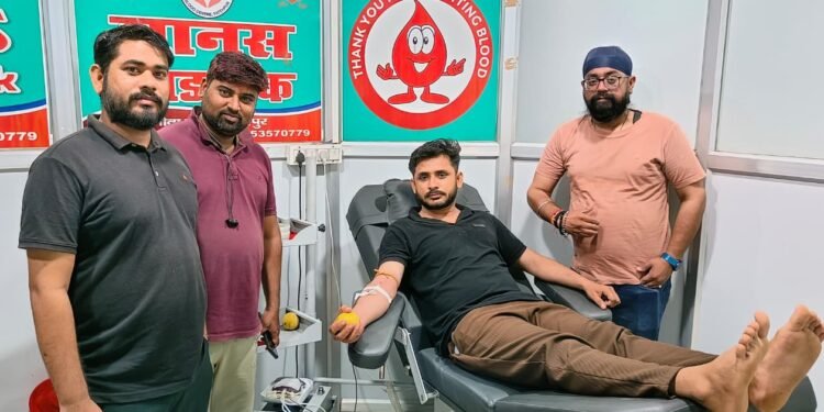 सर्व फॉर ह्यूमैनिटी संस्था’ के सदस्यों ने किया रक्तदान, बचाई मरीज की जान