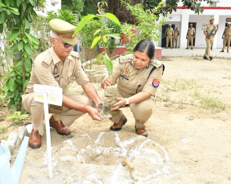 *विश्व पर्यावरण दिवस पर खीरी पुलिस का हरित संकल्प, पुलिस लाइन में हुआ व्यापक वृक्षारोपण*