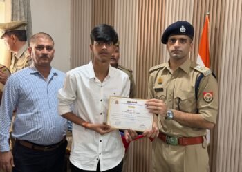 *पुलिस अधीक्षक ने मेंधावी छात्र – छात्राओं को किया सम्मानित*