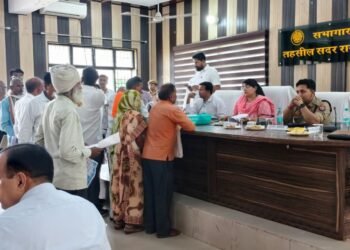 *डीएम-एसपी ने तहसील सदर में सम्पूर्ण समाधान दिवस में फरियादियों की सुनी समस्याएं*_