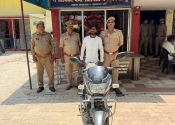 *फरधान पुलिस को बड़ी सफलता, चोरी की मोटरसाइकिल सहित शातिर चोर गिरफ्तार*