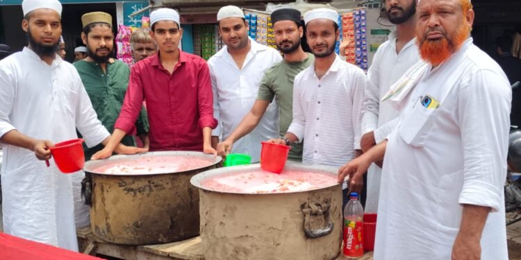 जुमा नमाज के बाद मरकज मस्जिद के बाहर लगाया गया शरबत कैंप