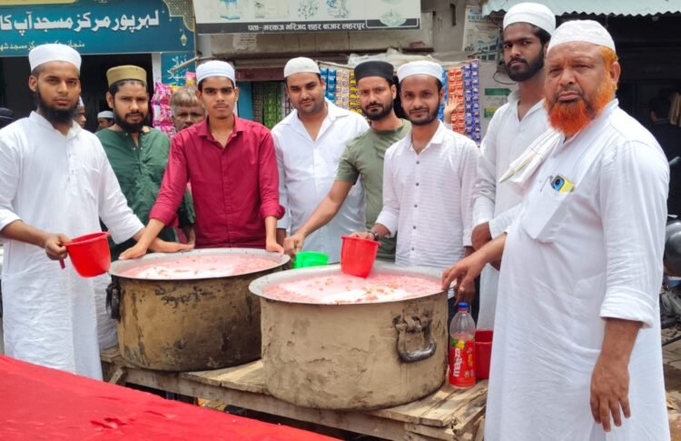 जुमा नमाज के बाद मरकज मस्जिद के बाहर लगाया गया शरबत कैंप