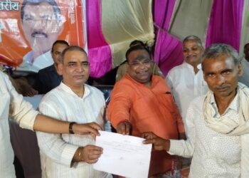 *प्रभारी मंत्री ने गम्हरी में रात्रि चौपाल में सुनीं जनसमस्याएं, योजनाओं की दी जानकारी*।