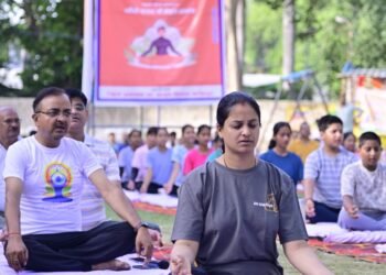 *गांधी पार्क से योग सप्ताह की जिलाधिकारी ने की शुरुआत*