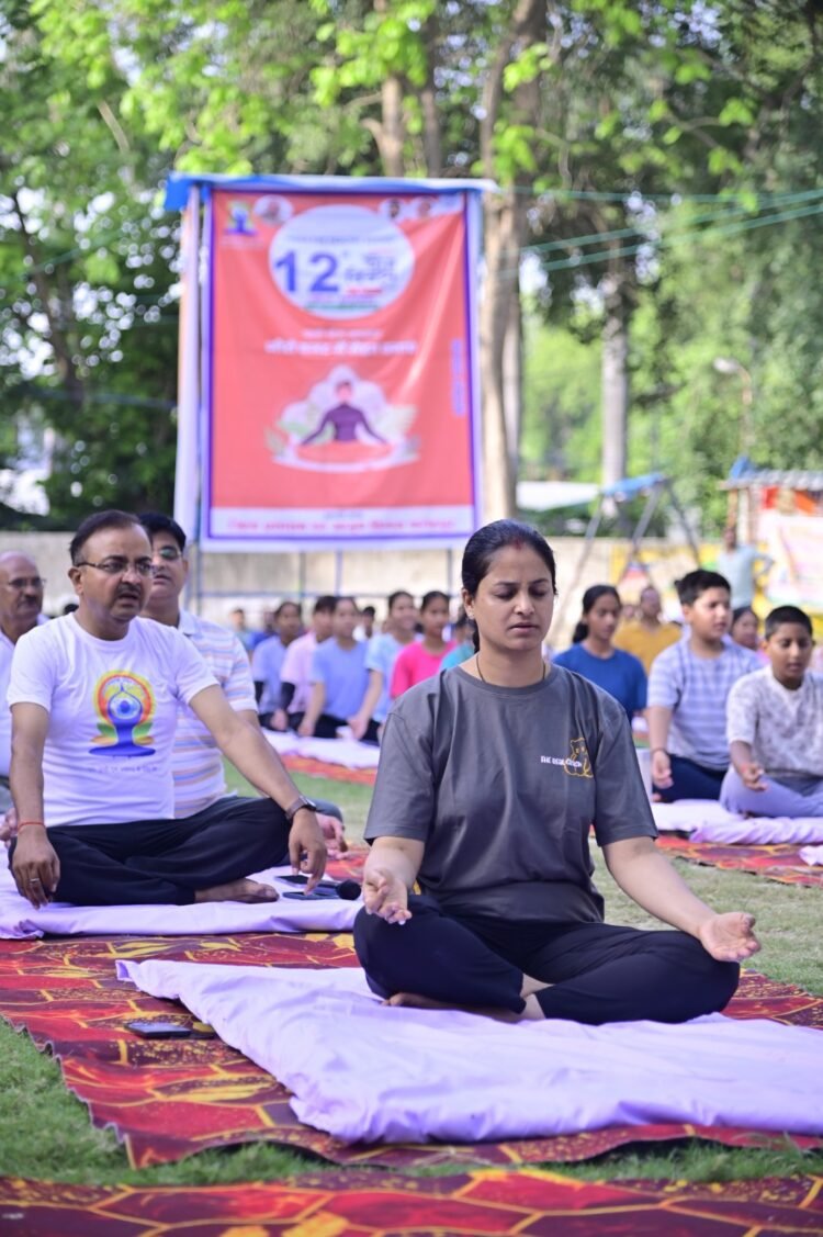 *गांधी पार्क से योग सप्ताह की जिलाधिकारी ने की शुरुआत*