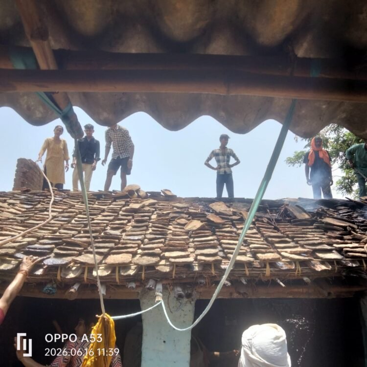 *गाज़ीपुर गांव में लगी आग, ग्रामीणों की तत्परता से टला बड़ा हादसा*