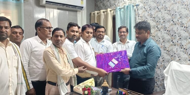 *नवागत बीएसए का शिक्षक संघ ने किया स्वागत, विद्यालय समय परिवर्तन की मांग उठाई*