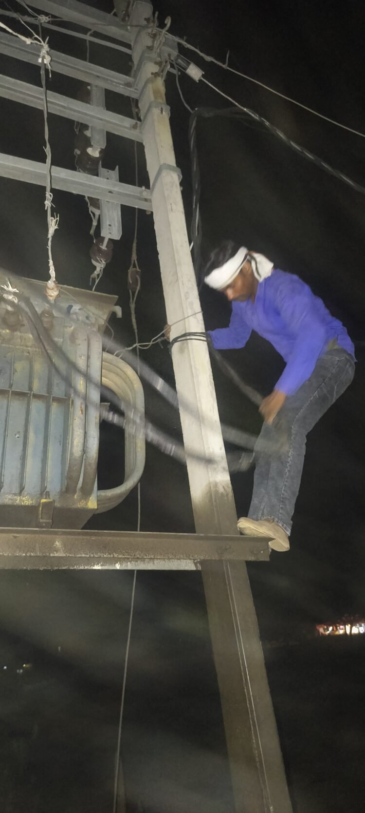 मुखर्जी नगर में ट्रांसफार्मर जला, 40 घरों में बिजली गुल