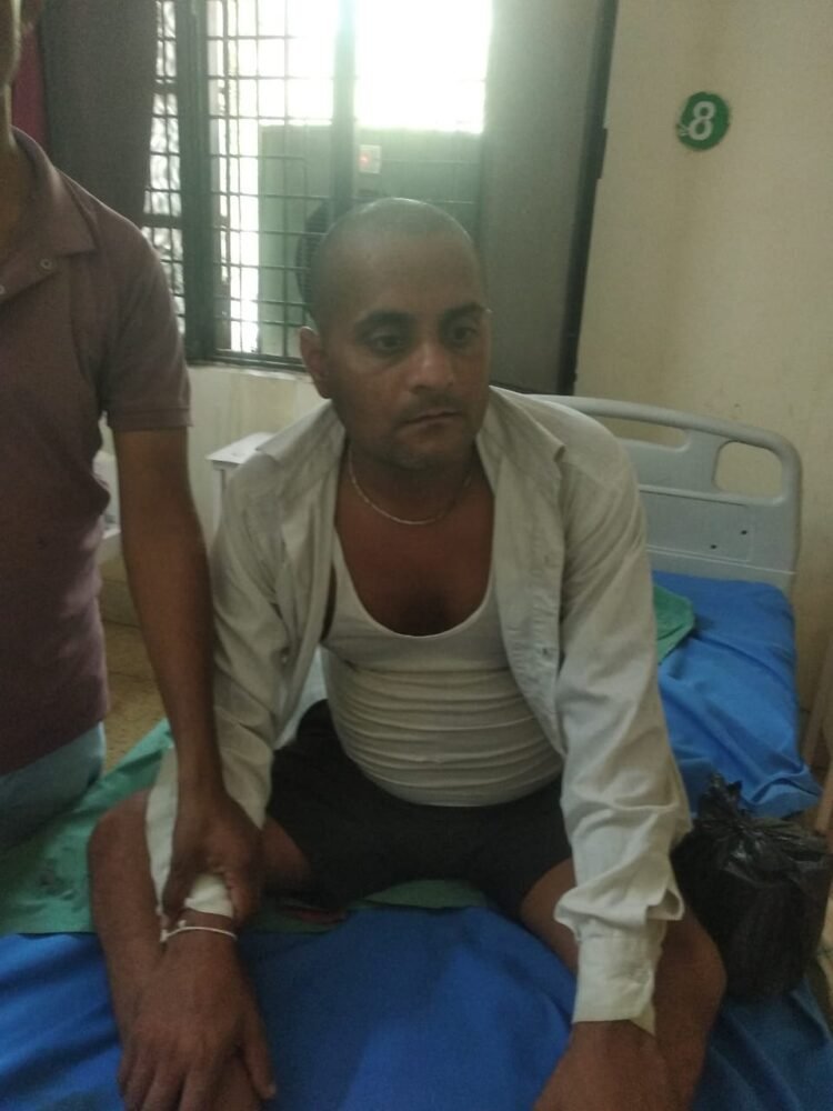 *ओपीडी में पर्चा बनाने वाले के साथ लात घुसो से हमला*