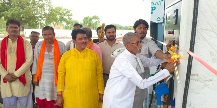 गाजीपुर-औगासी मार्ग पर नए हिंदुस्तान पेट्रोलियम पंप का भव्य उद्घाटन
