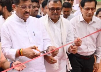 *प्रभारी मंत्री रामकेश निषाद ने विकास प्रदर्शनी का किया शुभारंभ*