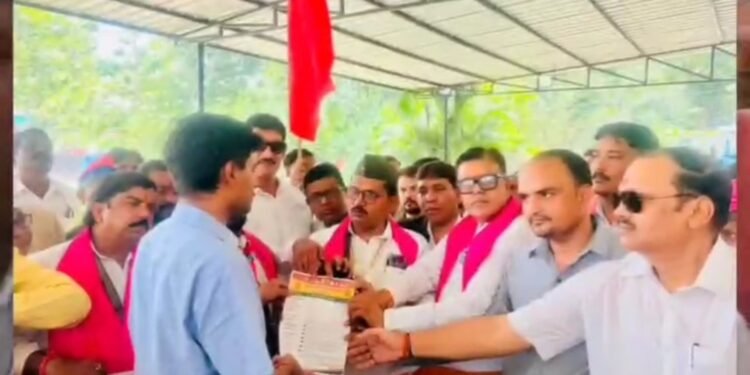 *पूर्वांचल को अलग राज्य बनाने और सहारा निवेशकों के भुगतान को लेकर गरमाया माहौल,मोर्चा ने दी आंदोलन की चेतावनी*