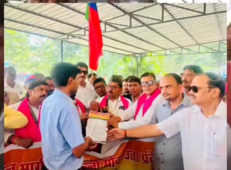 *पूर्वांचल को अलग राज्य बनाने और सहारा निवेशकों के भुगतान को लेकर गरमाया माहौल,मोर्चा ने दी आंदोलन की चेतावनी*