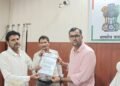 *पूर्व IPS अमिताभ ठाकुर को मिले ‘Z+’ सुरक्षा, आजाद अधिकार सेना ने पुरे प्रदेश में जिला प्रशासन को सौंपा ज्ञापन*