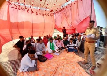 *विवादित भूमि पर प्रस्तावित हेलीपैड निर्माण को लेकर किसानों का धरना समाप्त, प्रशासन ने दिया आश्वासन*