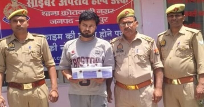*सदर कोतवाली पुलिस ने लाखों रुपए से ज्यादा की हुई चोरी की घटना का किया खुलासा*