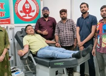 सर्व फॉर ह्यूमैनिटी संस्था के सदस्यों ने रक्तदान से मनाया जन्मदिन, मानवता की मिसाल बने युवा