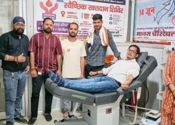 बड़े मंगल पर सर्व फॉर ह्यूमैनिटी फाउंडेशन के 6 सदस्यों ने किया रक्तदान