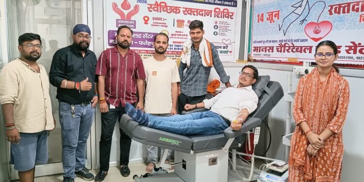 बड़े मंगल पर सर्व फॉर ह्यूमैनिटी फाउंडेशन के 6 सदस्यों ने किया रक्तदान