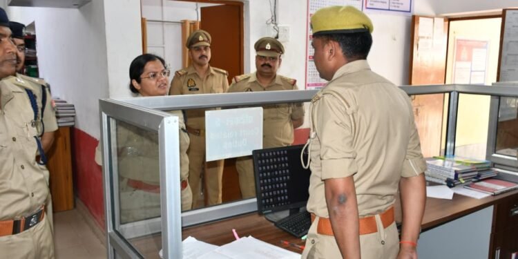 वरिष्ठ पुलिस अधीक्षक खीरी ने थाना खीरी का किया निरीक्षण, अभिलेखों और व्यवस्थाओं को परखा, दिए आवश्यक दिशा-निर्देश*