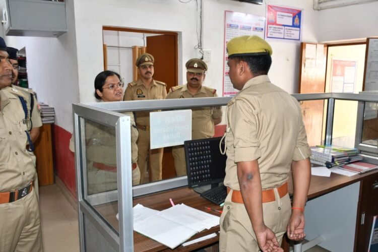 वरिष्ठ पुलिस अधीक्षक खीरी ने थाना खीरी का किया निरीक्षण, अभिलेखों और व्यवस्थाओं को परखा, दिए आवश्यक दिशा-निर्देश*