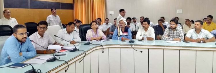 फतेहपुर में पराली जलाने पर शिकंजा, नियमों की अनदेखी करने वाले हार्वेस्टर पर होगी कार्रवाई