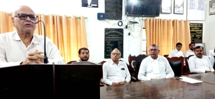 फतेहपुर में वकीलों ने खोला मोर्चा, मांगों को लेकर न्यायिक कार्य से दूरी का ऐलान
