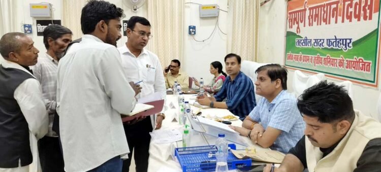 अधिकारियों ने सुनीं जनता की फरियाद, बाकी शिकायतों के समयबद्ध निस्तारण के निर्देश