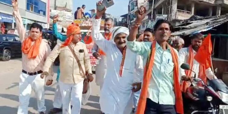 फतेहपुर में भगवान बलराम की शोभायात्रा में उमड़ा किसानों का हुजूम, कलेक्ट्रेट में रखीं कई मांगें