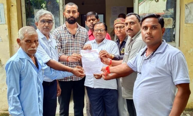 साकेत थाना प्रकरण में पत्रकारों के उत्पीड़न का आरोप, दोषी पुलिसकर्मियों पर कार्रवाई की मांग