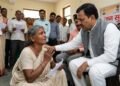 आवास की रकम के बदले 55 हजार रुपये मांगने का आरोप, विधवा ने राज्यमंत्री से की शिकायत